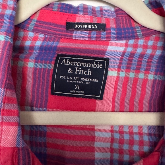 Abercrombie & Fitch Red and Blue Plaid Button Down Shirt With Size XL - Picture 3 of 6